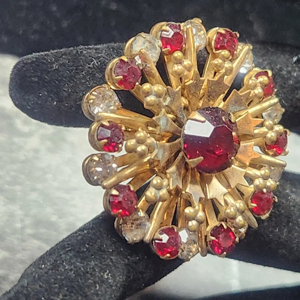 Vintage Gold Tone Ruby Red & Clear Rhinestone Sunburst Starburst Brooch Pin